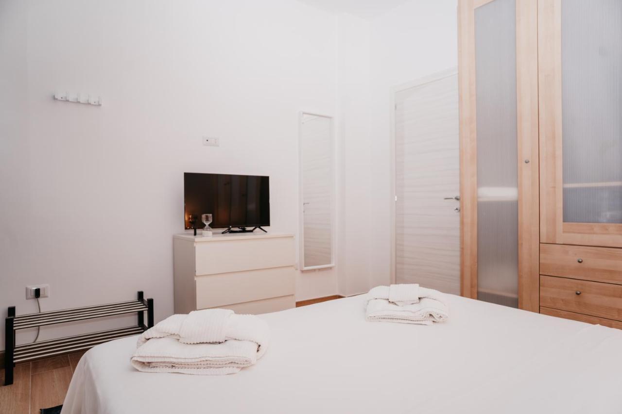 Brombeis Fantastica By Casa Napoletana - Town Center Apartment เนเปิลส์ ภายนอก รูปภาพ